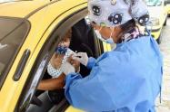 Taxistas vacunándose en Ibagué 