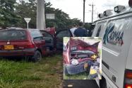 Conductor estrelló su Twingo contra poste en la vía al Aeropuerto Perales