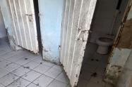 Baños de la Institución Educativa Guillermo Ángulo Gómez