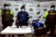 Le hicieron el pare a motociclista y le hallaron base de coca en el Guamo