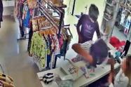 Volvieron a atracar ‘Los de los cascos’ en una boutique de San Francisco de Aparco