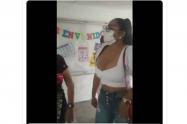 Madre discriminada por su ropa
