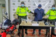 Sorprendieron a motociclista transportando 8 kilogramos de base de coca en carreteras del Guamo