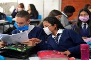 Estudiantes en salones de clases-- imagen de referencia 2021