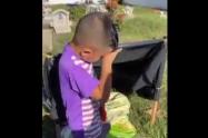 Niño vive en cementerio