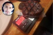 Hombre llevó su propia báscula para pesar carne en restaurante 
