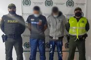 ¡Ratas! Ladrones en moto intimidaron con arma traumática a una mujer para robarla en el Restrepo