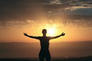 Estudio confirma que personas aumenta apetito sexual con el sol 