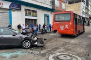 Violento choque entre particular y una buseta en la 17 con 2ª en Ibagué