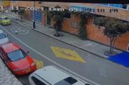 Taxista atropelló a un perrito en Bogotá y ni se inmutó
