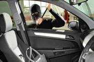 ¡Ojo! Robaron elemento y espejos de carros en las afueras de Jus’so Café de La Pola