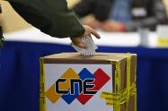 Ciudadanos acuden a votaciones en Venezuela