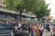 Bloqueos en Calle 53 por problemas para tramitar pasaporte 