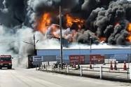 Incendio en bodega de petroleo