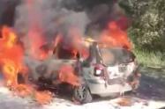 Incendio de vehículo en via