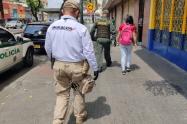 Por utilizar a menor para la mendicidad 