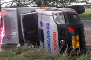 Ambulancia volcada en Flandes