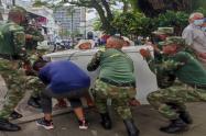 Soldados ayudaron a empresarios en Ibagué