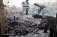 Ayudas del Éjercito Nacional a damnificados por fuertes lluvias 