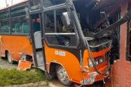 Buseta se queda sin frenos en Ibagué