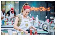 Cristina Campuzano cocinando en Masterchef Celebrity