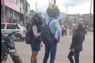 Mujer descubrió a su esposo montando a otra mujer en la motocicleta que ella compró 