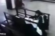 Mujer roba a otra en iglesia