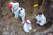 Los trabajos de exhumación se realizaron en el cementerio del municipio de Suaza.