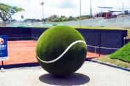 Pelota tenis gigante