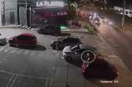 ¡Ojo! Delincuentes en carro roban en parqueadero de la 60 con Mirolindo 