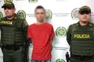 Sujeto se ‘enchuquizó y le dio ‘pico botella’ a su novia 