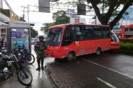 Bloqueo por busetas en la calle 37 con carrera Quinta de Ibagué