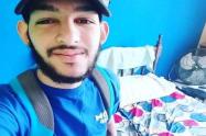 ¡Sicariato en Melgar! Sujetos en moto balearon a un venezolano que estaba en su barbería