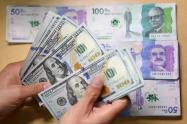 Dólares y pesos