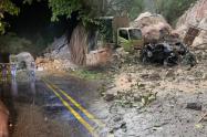 Deslizamiento de tierra y rocas en sector en Perincogo 