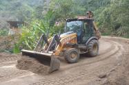 Maquinaria amarilla en zona rural de Ibagué