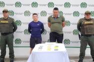 Cayeron dos sujetos por ‘Cambiazo’ de tarjetas en cajeros automáticos de Ibagué
