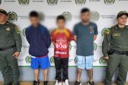 ¡Qué peligro! Capturaron tres sujetos con munición y sustancia estupefaciente en las escaleras de Cerro Gordo en Ibagué