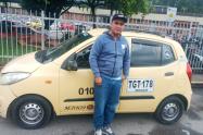 ¡Buena esa Darwin! Taxista devolvió cartera con dos celulares a una pasajera en Ibagué