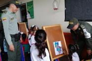Policía y niños