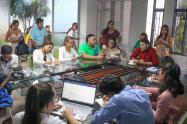 Jovenes y alcalde