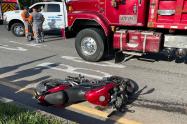 Falleció motociclista tras quedar debajo de una volqueta en la glorieta de la Casa de la Moneda