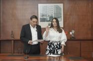 Ministro de las TIC, Mauricio Lizcano en compañía de la nueva gerente de RTVC, Nórida Rodríguez