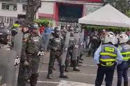 Presencia de la Fuerza Pública en la calle 37 con Carrera Quinta