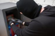 ¡Inseguridad! Delincuentes se robaron caja fuerte con $40 millones en dulcería de Montecarlo