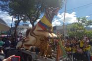 Homenaje a Wilson durante el desfile militar del 20 de julio en Ibagué