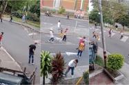 En video: Hinchas del Tolima se tiraron piedras y sacaron machete cerca del Estadio Murillo Toro