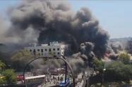 Voraz incendio consume edificios en Brooklyn, Nueva York 