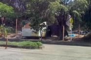 Sexo al aire libre frente al conjunto Gualanday de la Arboleda del Campestre