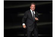 Luis Miguel es señalado de utilizar un doble en sus presentaciones.